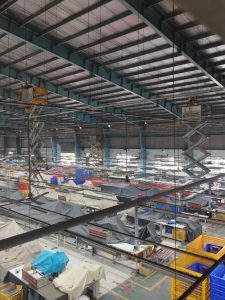 Dịch Vụ Quét Mạng Nhện Nhà Xưởng May Mặc Bằng Xe Nâng Người Tại Thuận An