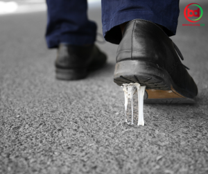 Cách tẩy kẹo cao su dính lên thảm đơn giản